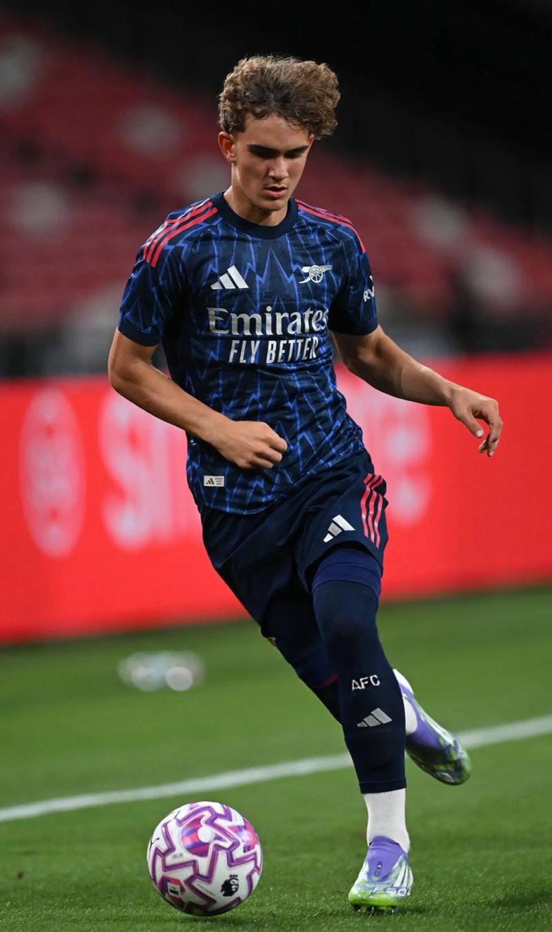 EDG赛后群访 教练：今天打了两把不一样的阵容 但是没发挥好